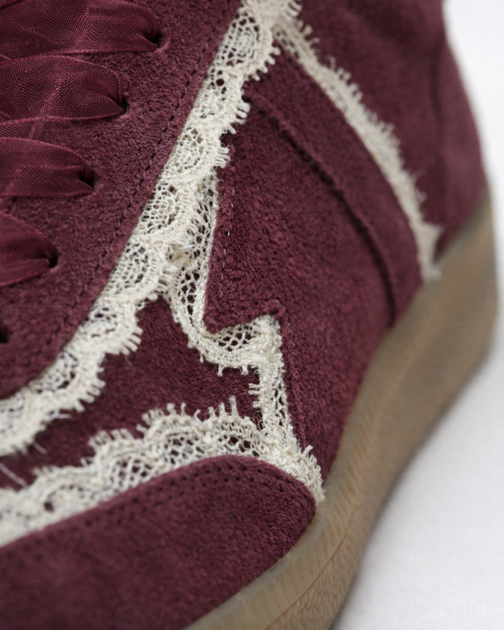 EZZY Court – Wine/Lace