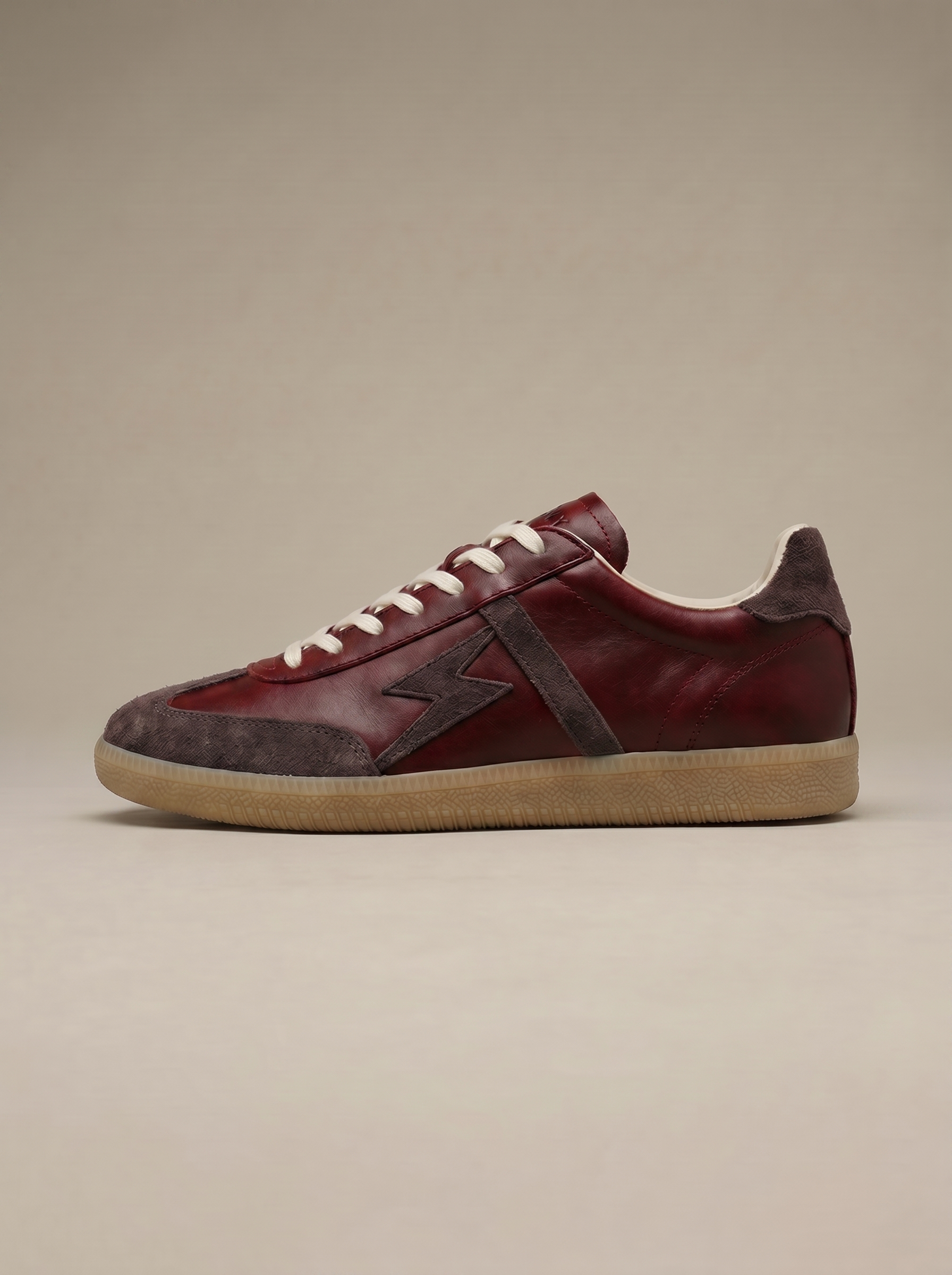 EZZY Court – Bloody/Brown