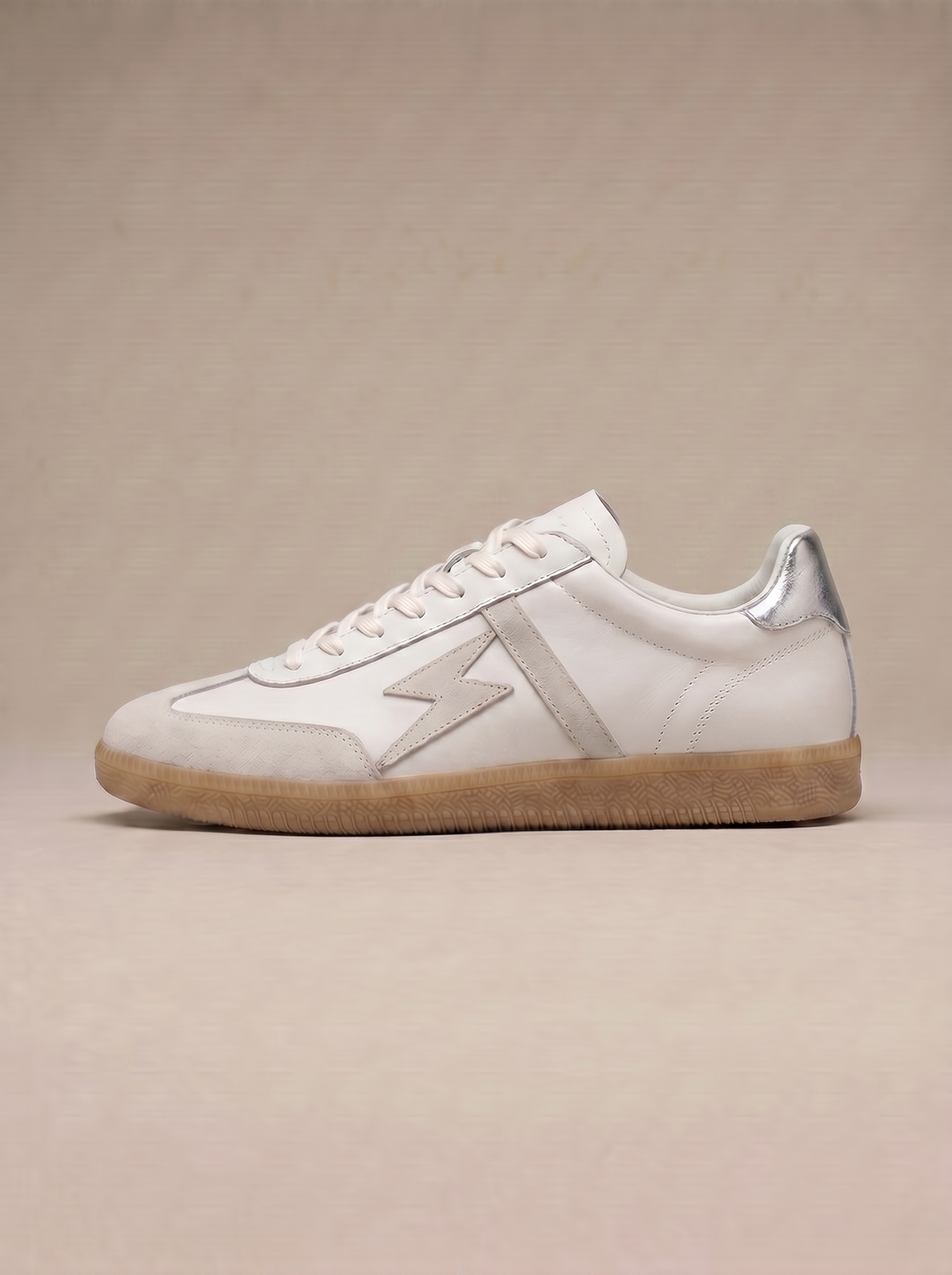 EZZY Court – Cream/White