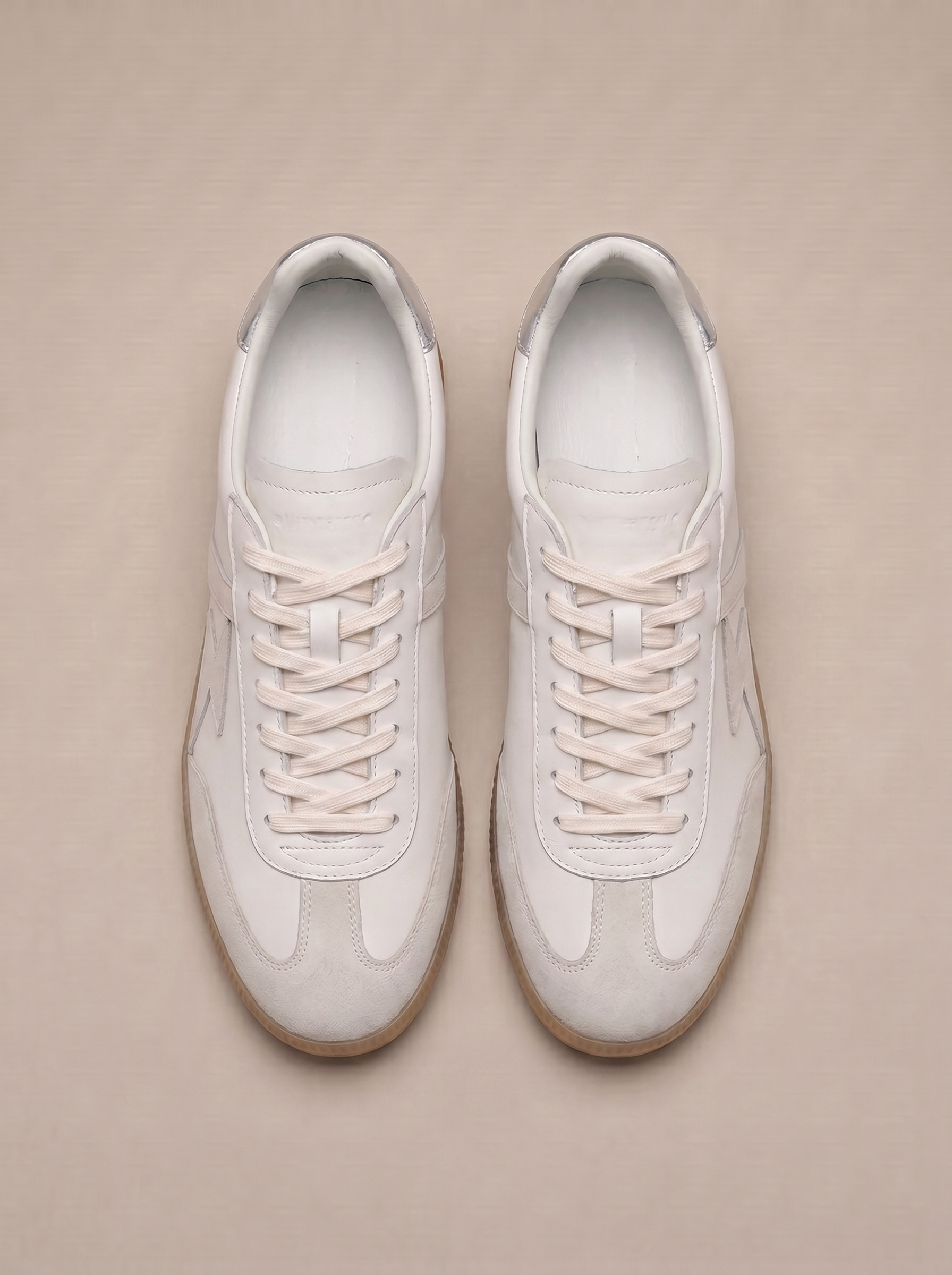 EZZY Court – Cream/White