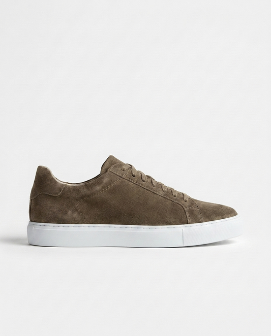 100% SUEDE LOW-TOP SNEACKERS