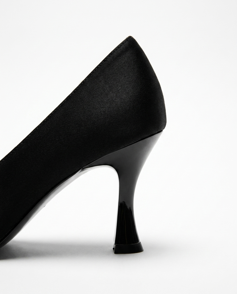 100% SEUDE KITTEN HEELS