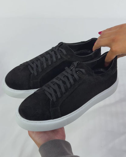 100% SUEDE LOW-TOP SNEACKERS